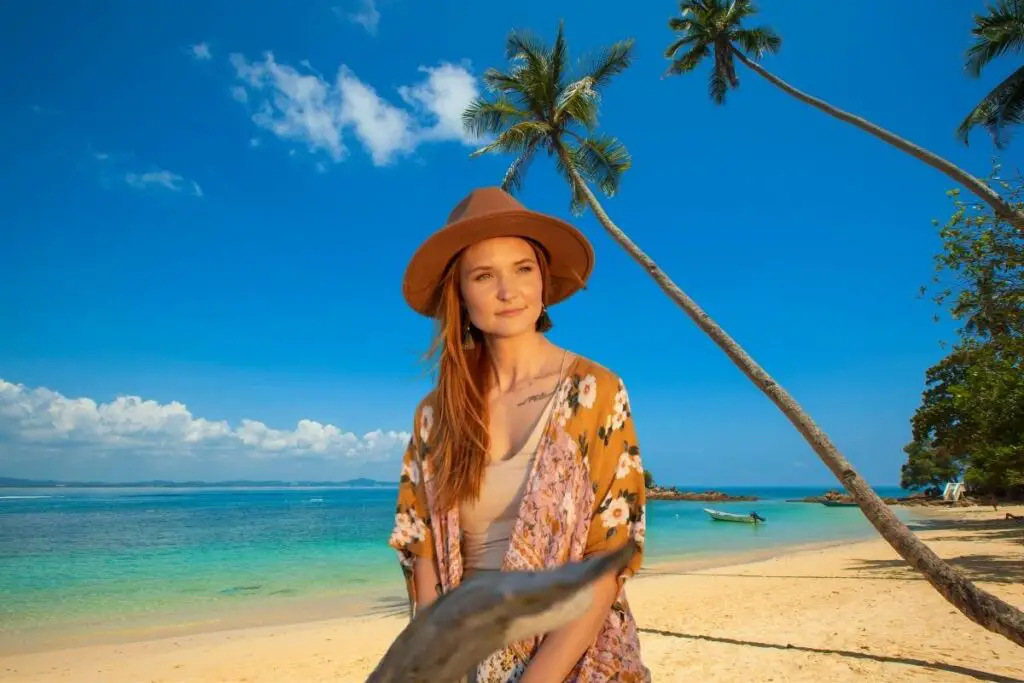 Como-ser-elegante-na praia-Os-Acessórios