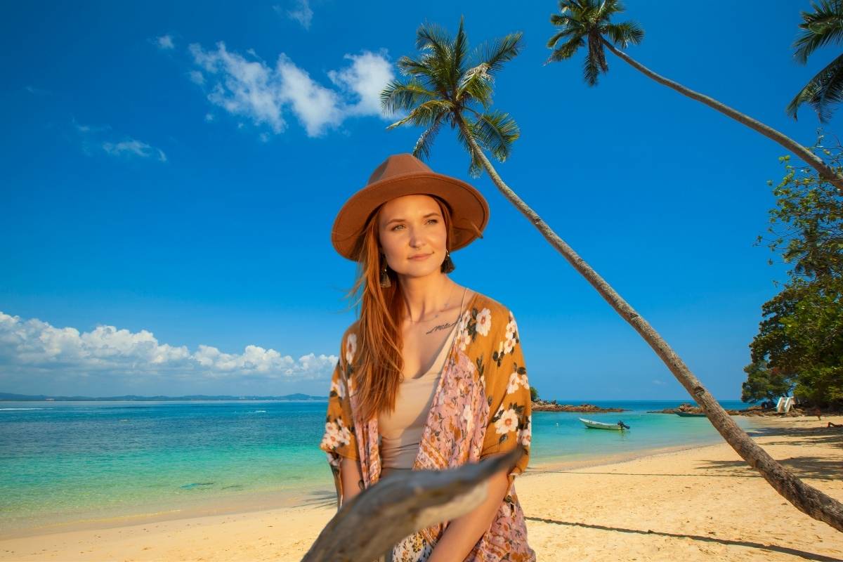 Como Ser Elegante na Praia Em 7 Passos Para Mulheres 2 Como-ser-elegante-na praia-Os-Acessórios