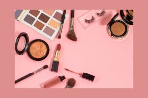 8 Produtos de Maquiagem Multifuncionais Para Salvar Espaço na Bolsa